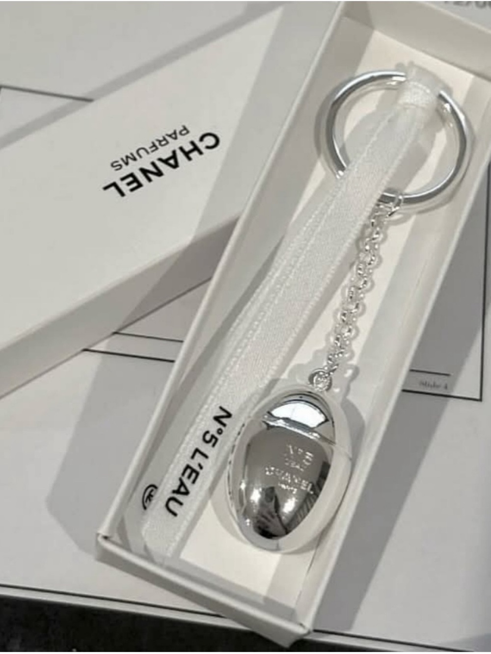 CHANEL N°5 L’EAU Silver Keychain VIP Perfume Capsule with Ribbon & Box AUTHENTIC